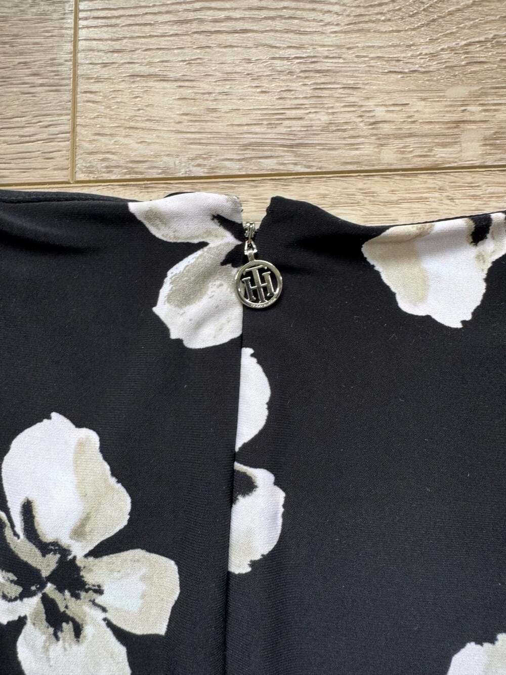 Tommy Hilfiger Floral Shift Dress Bell Sleeve Black White Size 14 Career Party - Picture 4 of 12